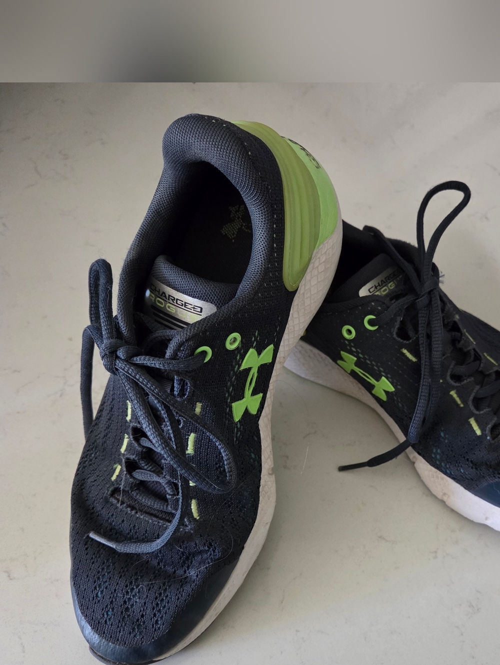 Under Armour Rogue Charged Athletic Running Shoes- Youth Size 7 (Unisex)